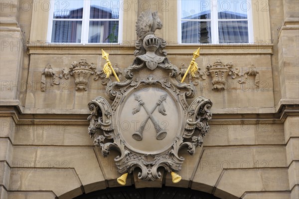 Two crossed halberds on the arms of the Krackhardt merchant family at their former building