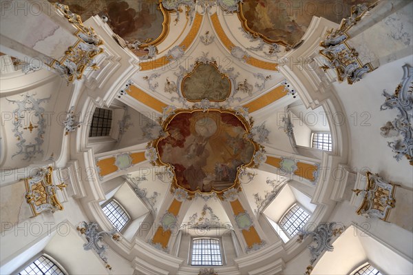 Vault of the north transept arm with ceiling frescoes