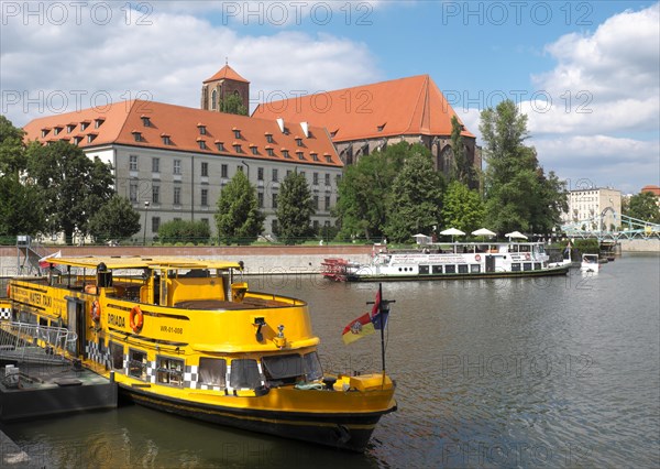 Excursion boat in front of church Maria auf dem Sande and monastery of the Augustinian canons