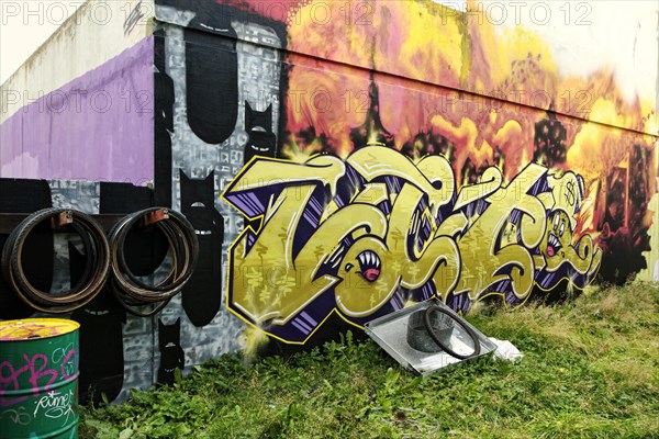 Graffiti wall