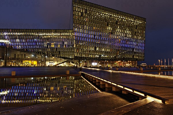 The Harpa concert hall at night