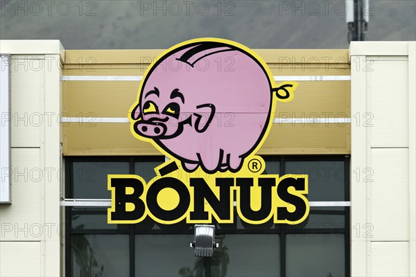 Bonus supermarket sign