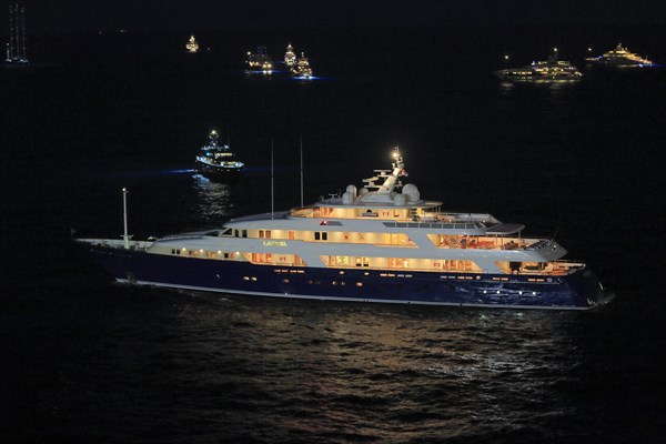 Motor yacht 'Laurel'