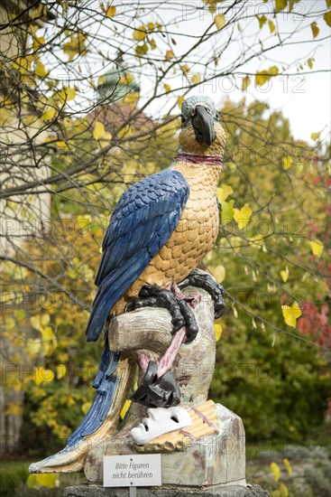 Parrot as a porcelain figure from the Nymphenburg Porcelain Manufactory