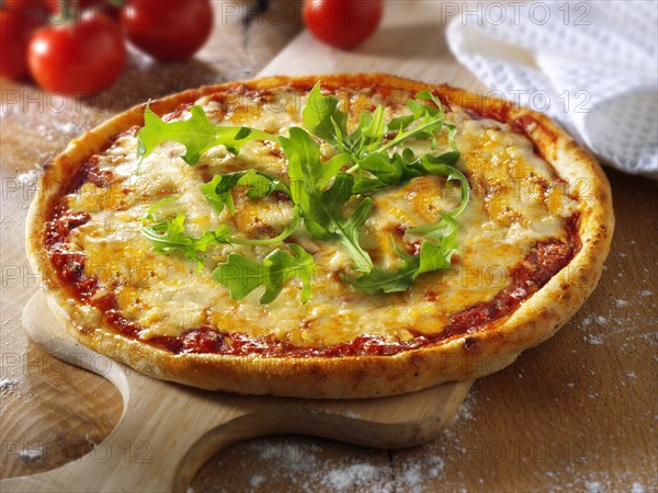 Italian cheese pizza with rocket