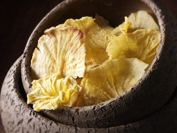 Dried Yacon root slices