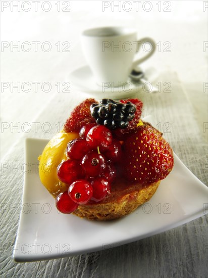 Fruit cake with redcurrants