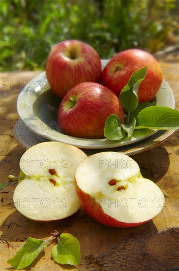 Braeburn apples