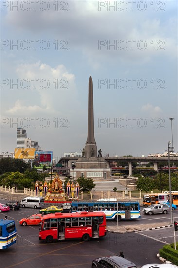 Victory Column on a roundabout in the Ratchathewi district