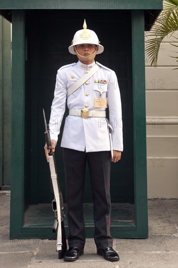 Guardian at Chakri Maha Prasat