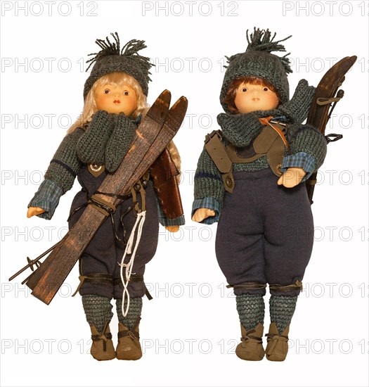 Dolls with historical ski clothing and skis
