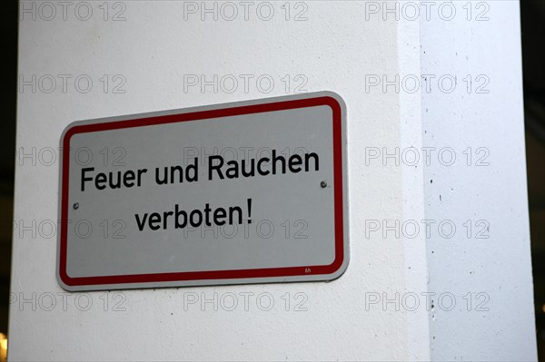 Sign 'Feuer und Rauchen verboten'