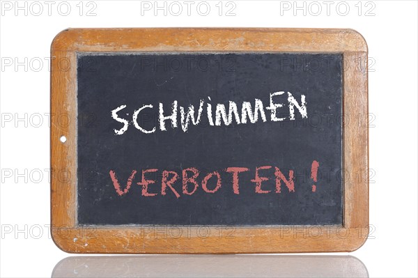 Old school blackboard with the words SCHWIMMEN VERBOTEN!