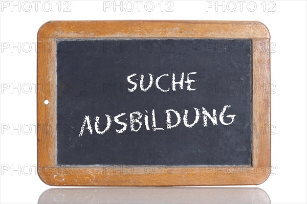 Old school blackboard with the words SUCHE AUSBILDUNG