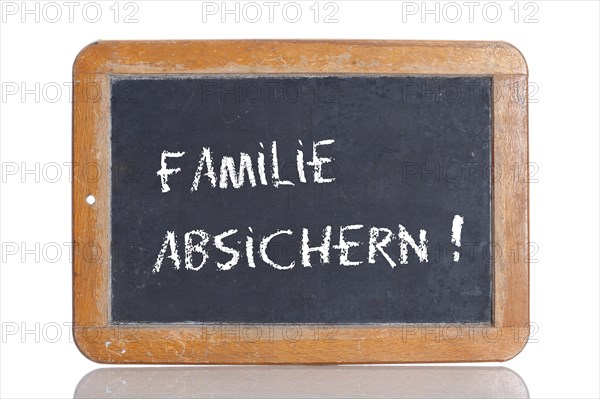Old school blackboard with the words FAMILIE ABSICHERN!