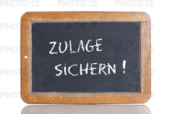 Old school blackboard with the words ZULAGE SICHERN!