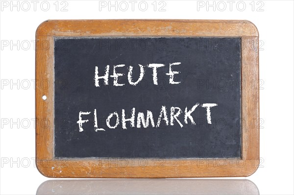 Old school blackboard with the words HEUTE FLOHMARKT