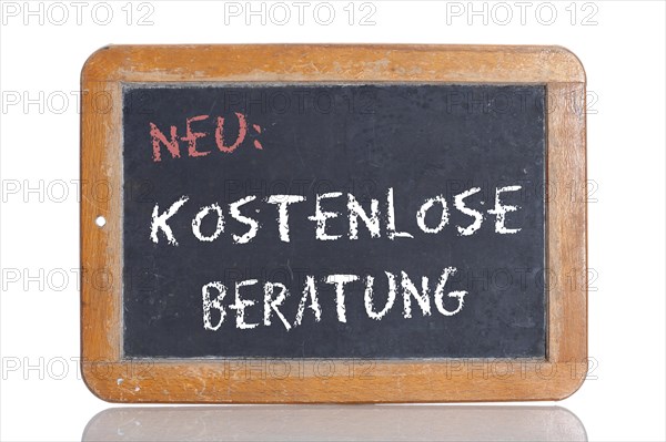 Old school blackboard with the words NEU: KOSTENLOSE BERATUNG