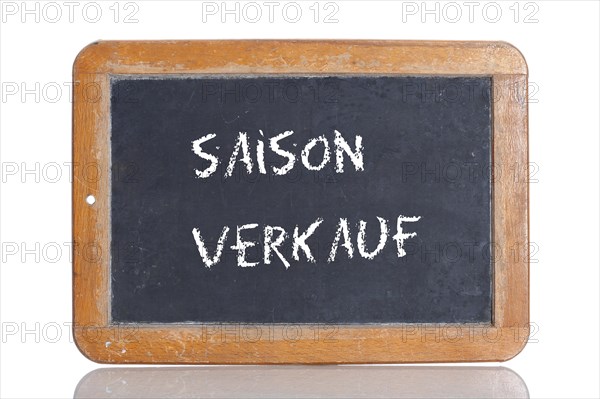 Old school blackboard with the words SAISON VERKAUF