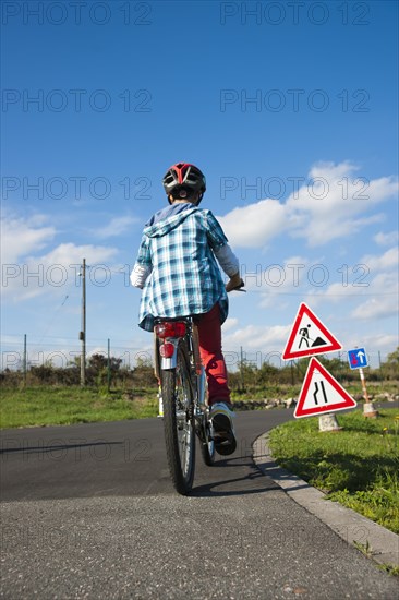 Child approaching a construction site sign at a traffic awareness course