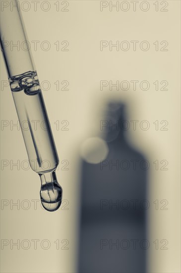 Pipette and bottle