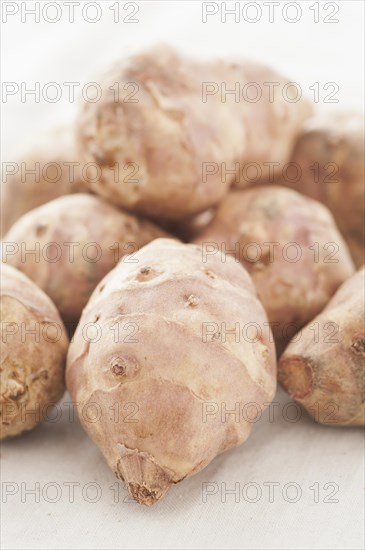 Raw Jerusalem artichokes (Helianthus tuberosus)