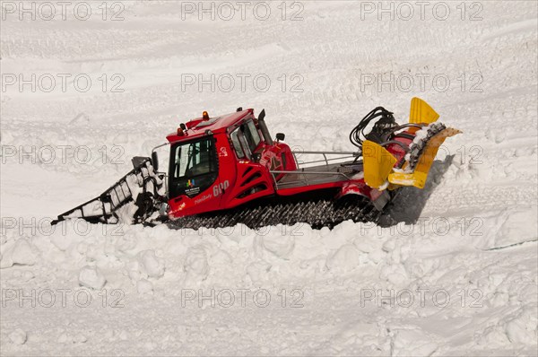 Snowcat or piste basher