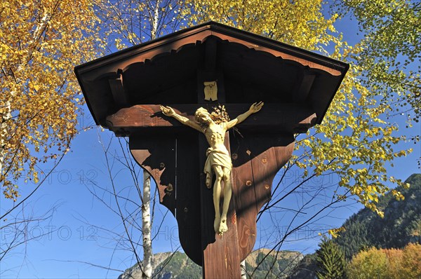 Wayside cross