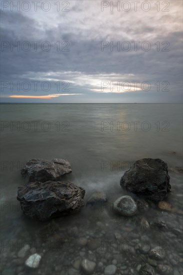 Early morning mood on the shore of Altnau