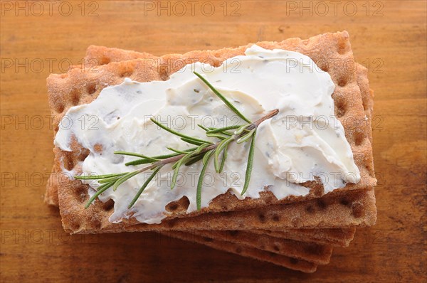 Crispbread with cream cheese