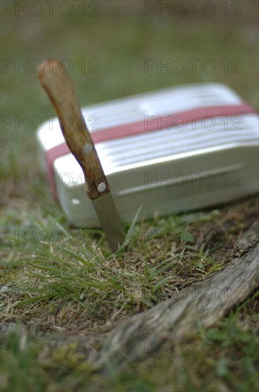 Aluminum lunch box with a kitchen knife