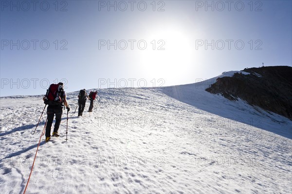 Hikers climbing Similaun mountain