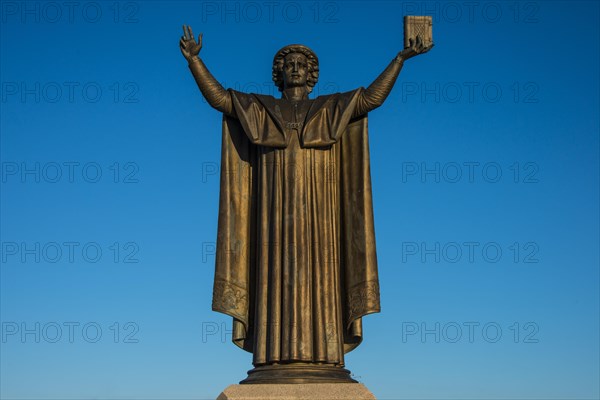 Statue of Francysk Skaryna in front of the National Library of Belarus