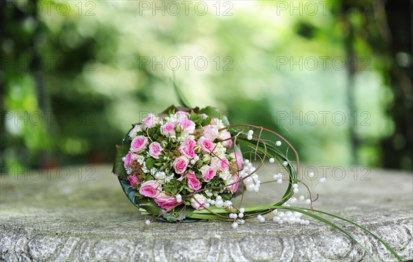 Bridal bouquet with pink roses