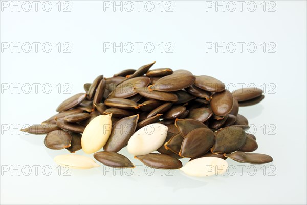 Peeled and unpeeled Styrian Oil Pumpkin seeds