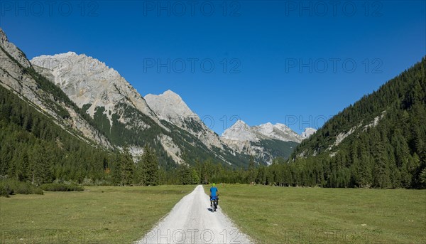 Cyclist in the Karwendel valley