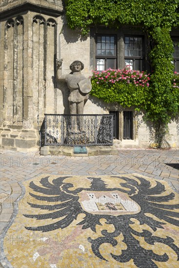 Quedlinburg coat of arms and Roland figure