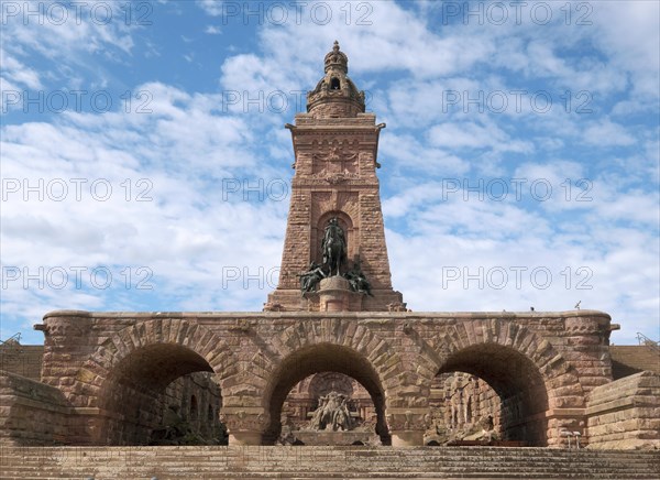 Figure of Friedrich I. Barbarossa and equestrian statue of Emperor Wilhelm I.