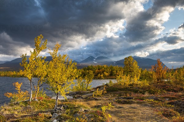 Light mood at lake Vuolio Njahkajavri