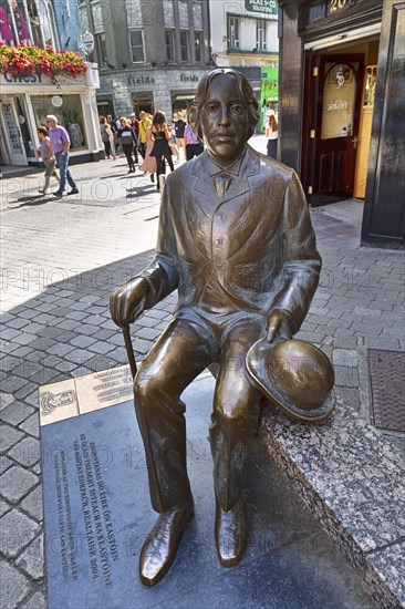 Statue of Oscar Wilde