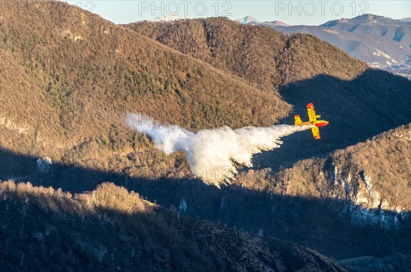 Italian fire-fighting aircraft type Canadair CL-415 in action