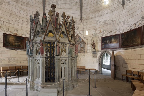 Chapel of the Holy Sepulchre with Gothic figures