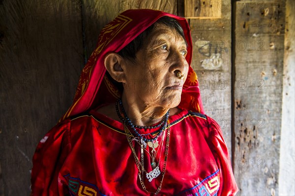 Portrait of a tradfitional dressed Kuna indian woman