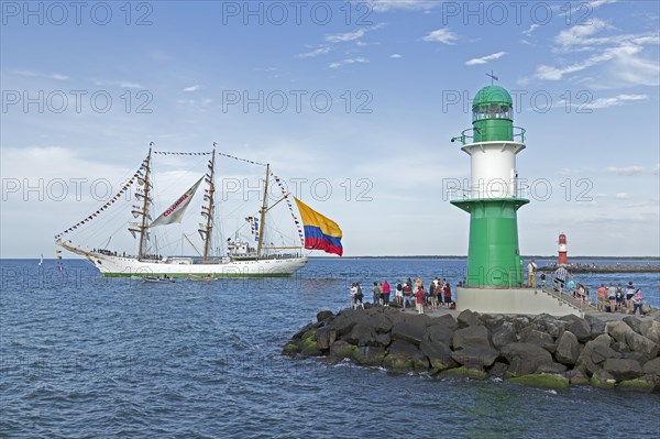 Colombian Bark Gloria leaves the Hanse Sail with sailors in the masts