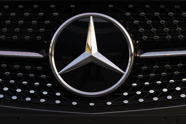 Mercedes Benz logo