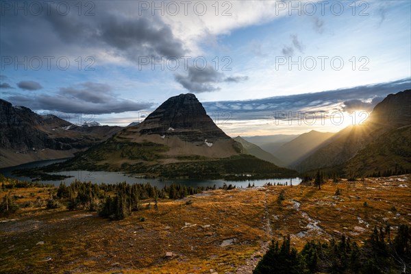 Hidden Lake with Bearhat Mountain at sunset in autumn