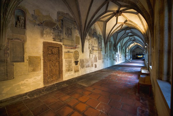 Late Gothic cloister with tombs
