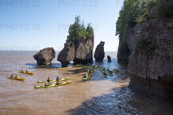 Kayaking around the Hopewell Rocks also Flowerpot Rocks