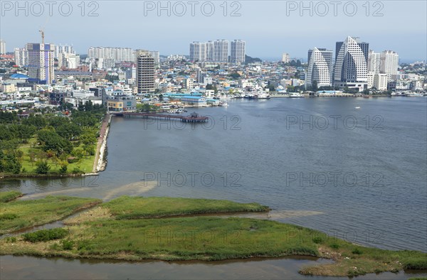 City view with Cheongchoho Lake