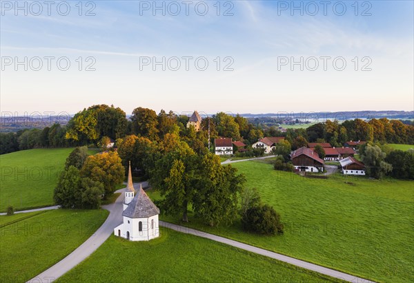 Chapel St. Leonhard and Castle Harmating